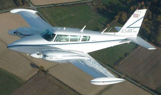 Twin Comanche PA 30B 5 e
